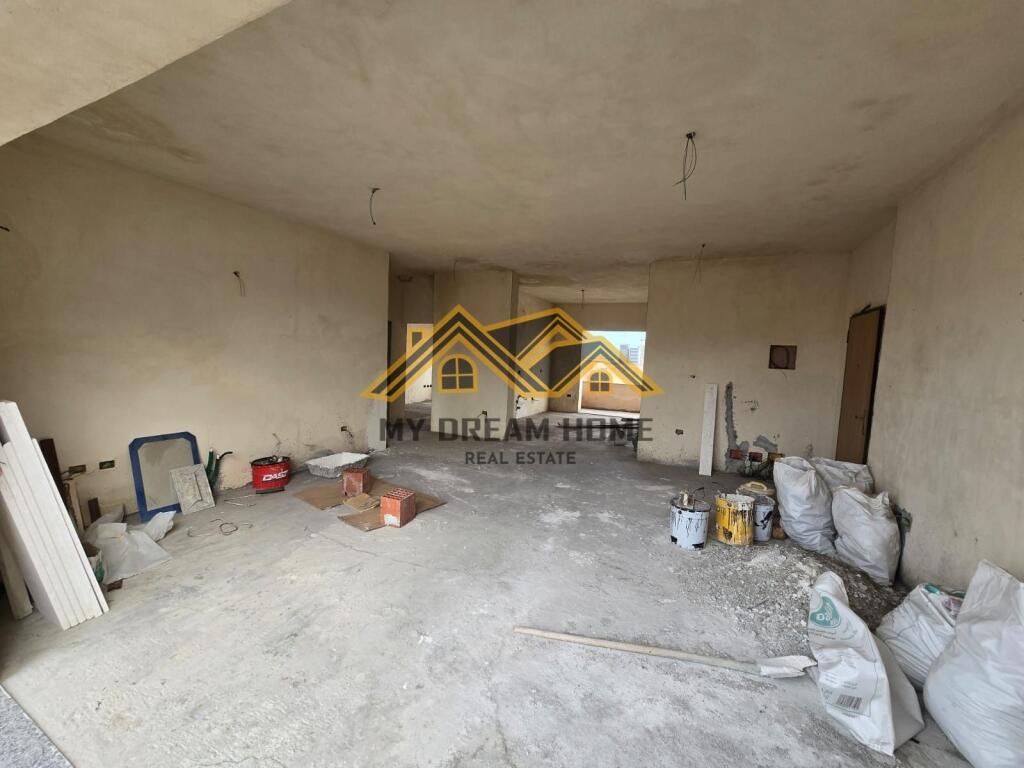 IN VENDITA APPARTAMENTO 2+1+2 + VERANDA VICINO AL EX QUARTIERE DELLA POLIZIA DURRES!