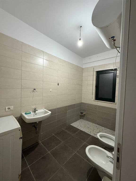Jepet me qira apartament me qira 2+1+2 ne Astir!