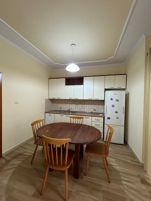 2+1,i mobiluar vasil shanto,cmimi 650 euro