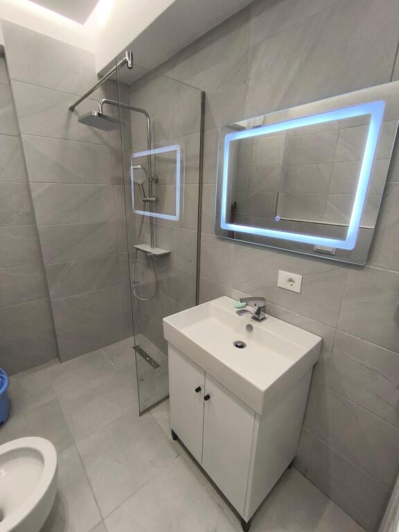 🏡 Shitet Apartament 1+1 📍 Kodra e Diellit, Rezidenca Zgjatimi 1💶 Çmimi total: 160,000 €