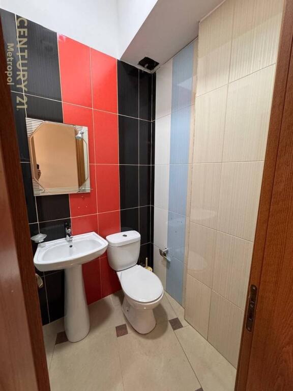 Commercial Space 85 m² for Rent – Avni Rustemi Square / New Bazaar