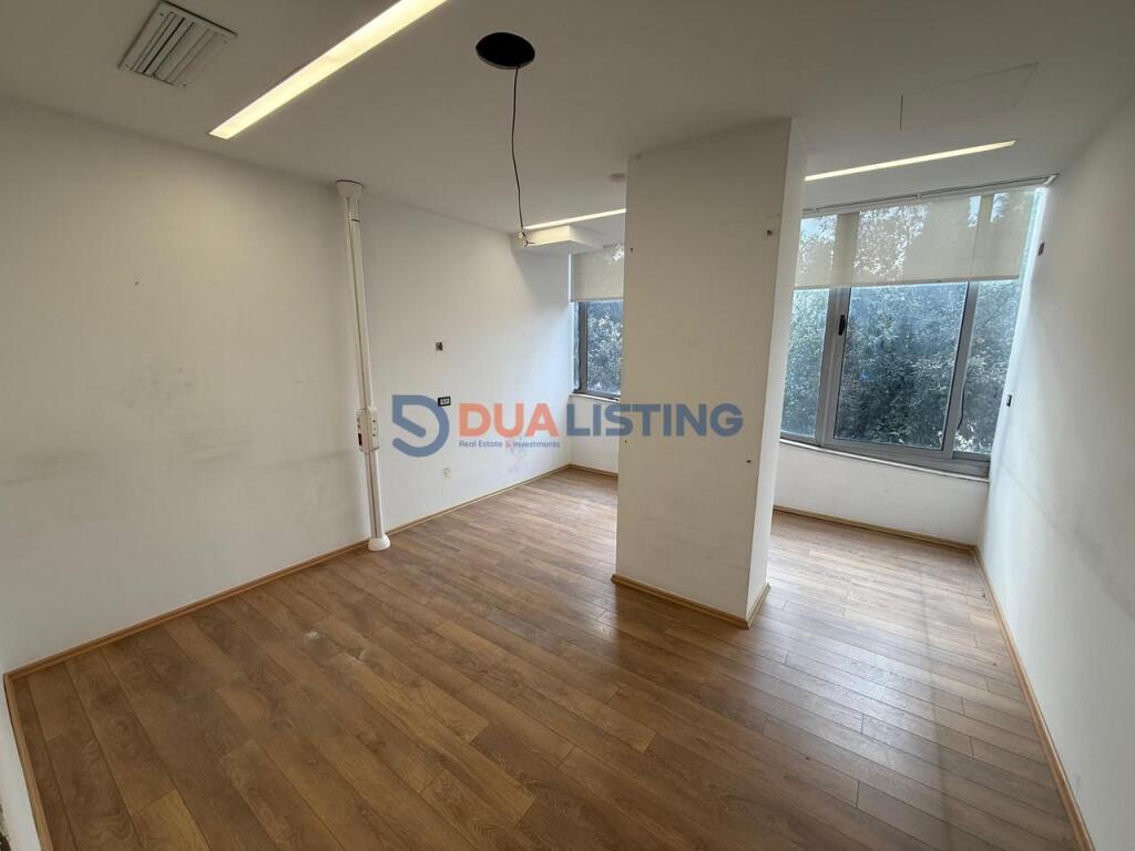 Locale commerciale in affitto 85 m², Via Elbasan, vicino al Mulino!