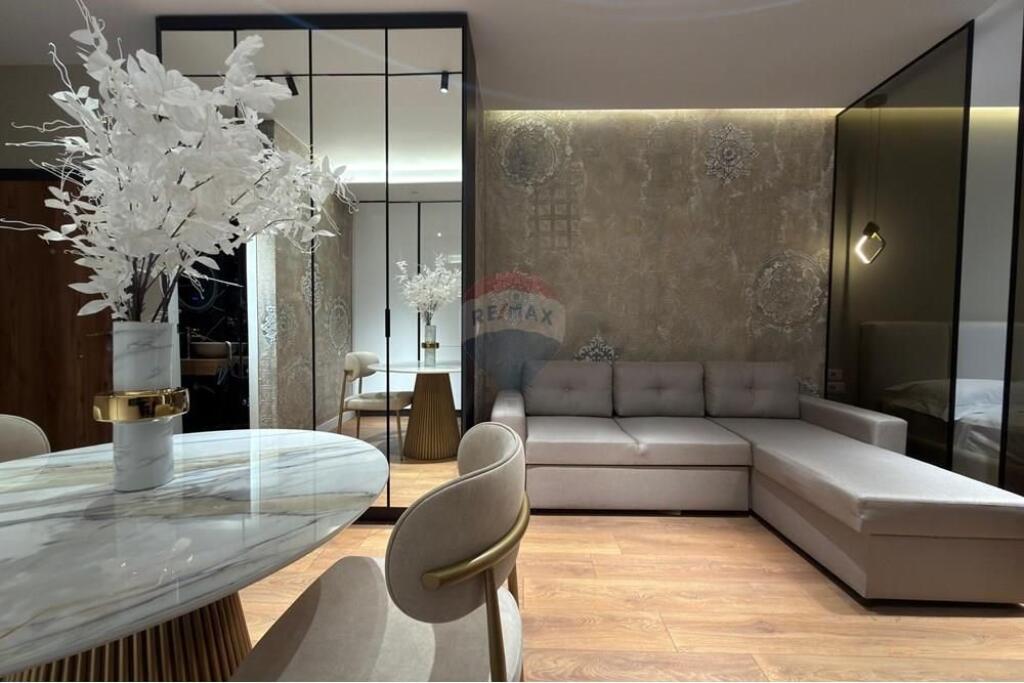 Super Studio Apartment in the Center Skënderbej Square!