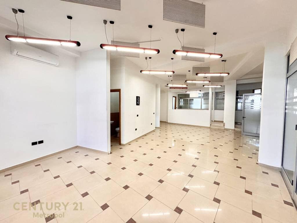 Commercial Space 85 m² for Rent – Avni Rustemi Square / New Bazaar