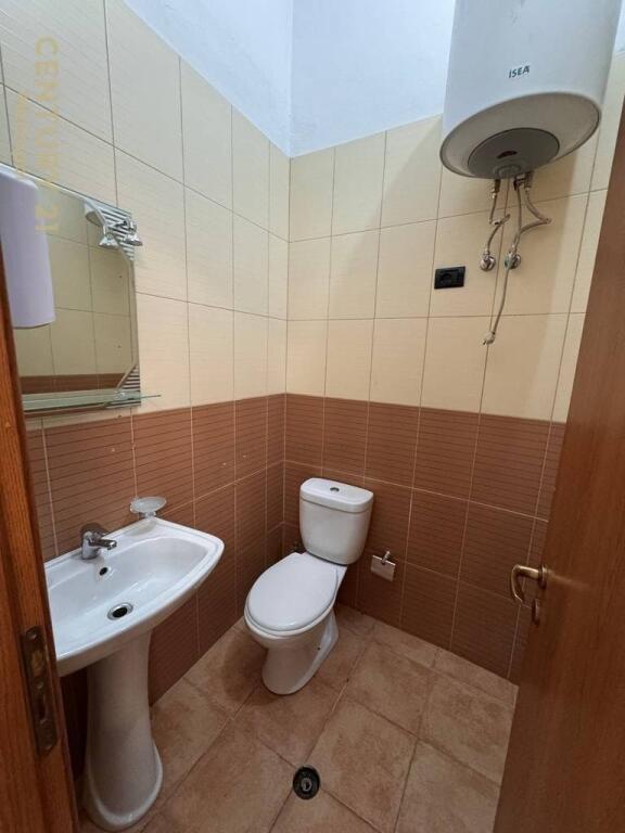Commercial Space 85 m² for Rent – Avni Rustemi Square / New Bazaar