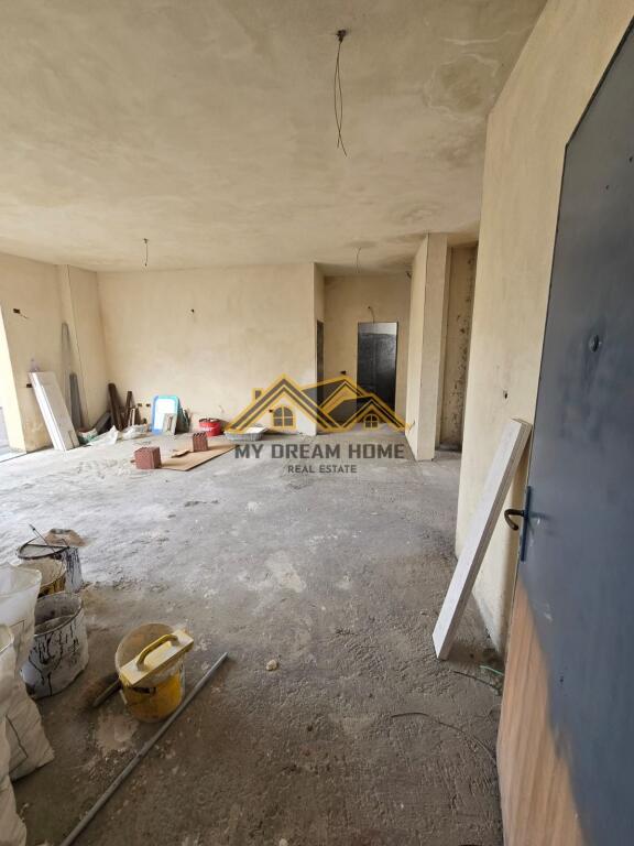 IN VENDITA APPARTAMENTO 2+1+2 + VERANDA VICINO AL EX QUARTIERE DELLA POLIZIA DURRES!