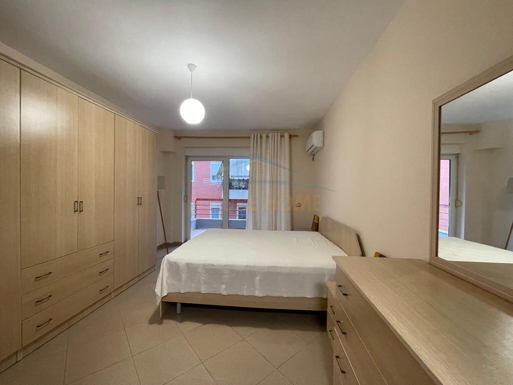 Affitto – Appartamento 2+1+2 + Posto Auto Lago Secco, Tirana