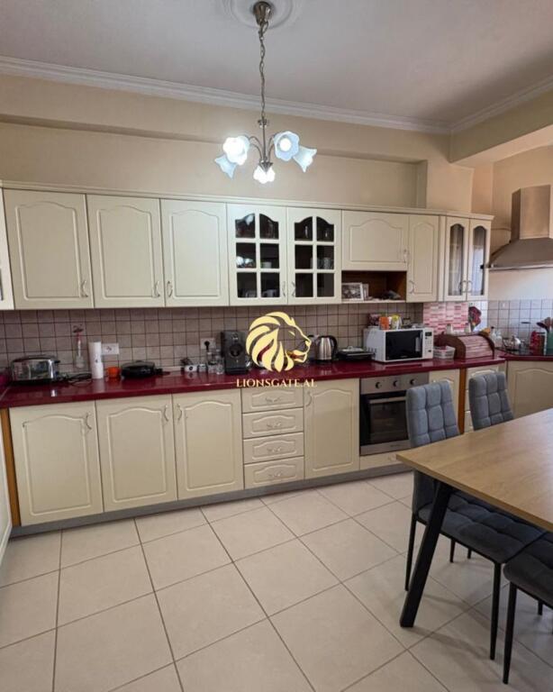 🏢 APARTMENT FOR RENT – NEAR PARTIZANI HIGH SCHOOL