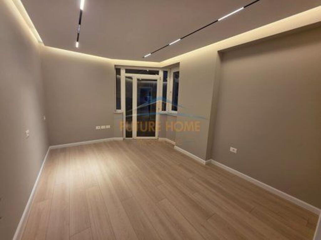 Shitet, Apartament 2+1+2, pranë në Ish Ekspozita, Tiranë