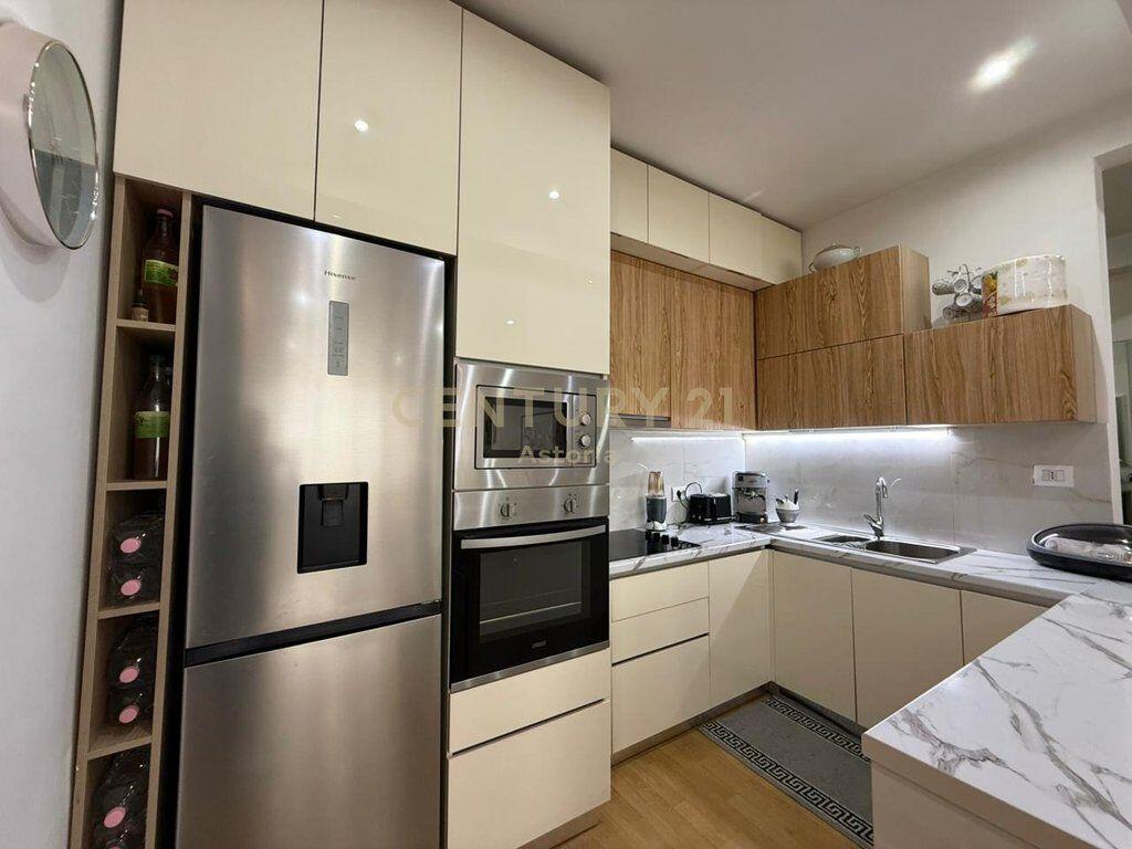 Apartament modern 2+1+2 në rrugën Fortuzi – investim dhe komfort në një nga zonat më të vlerësuara të Tiranës