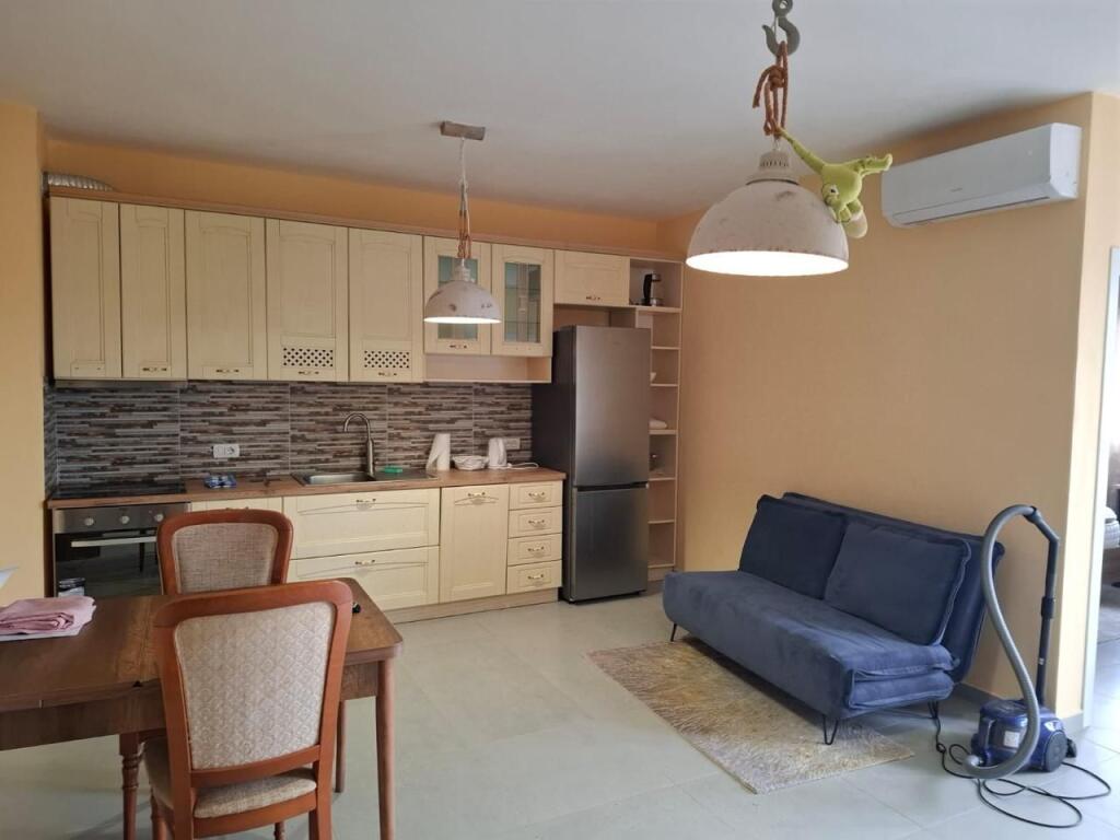 APARTAMENT ME QERA 2+1 RRUGA E DURRESIT 900 EURO