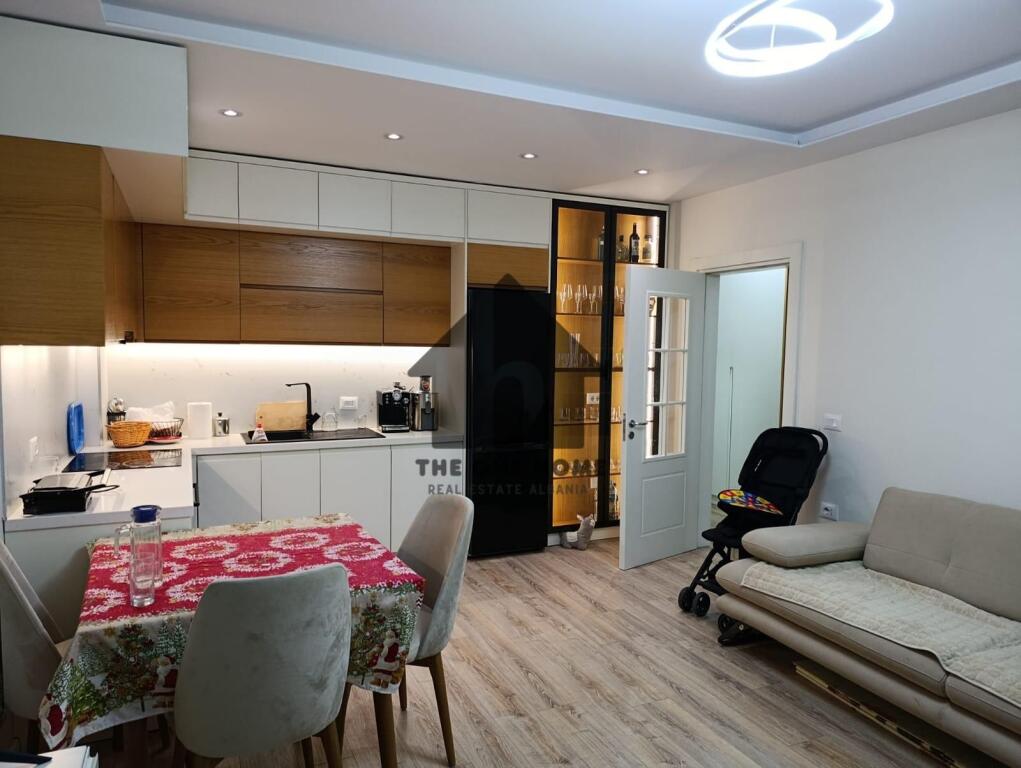 Appartamento in vendita 1+1 vicino a - Square 21. Nuovo palazzo