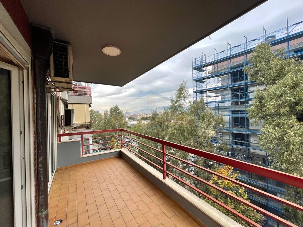 Affitto – Appartamento 2+1+2 + Posto Auto Lago Secco, Tirana