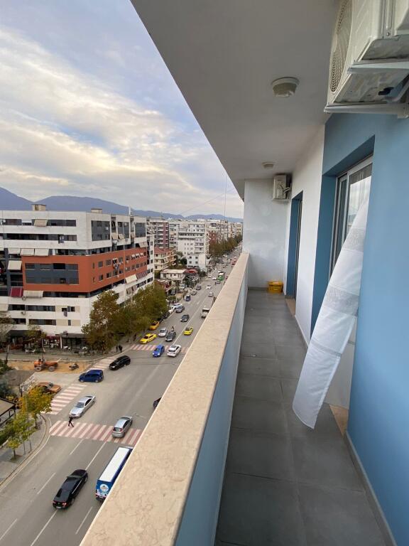 Qera: Apartament 1+1  Astir