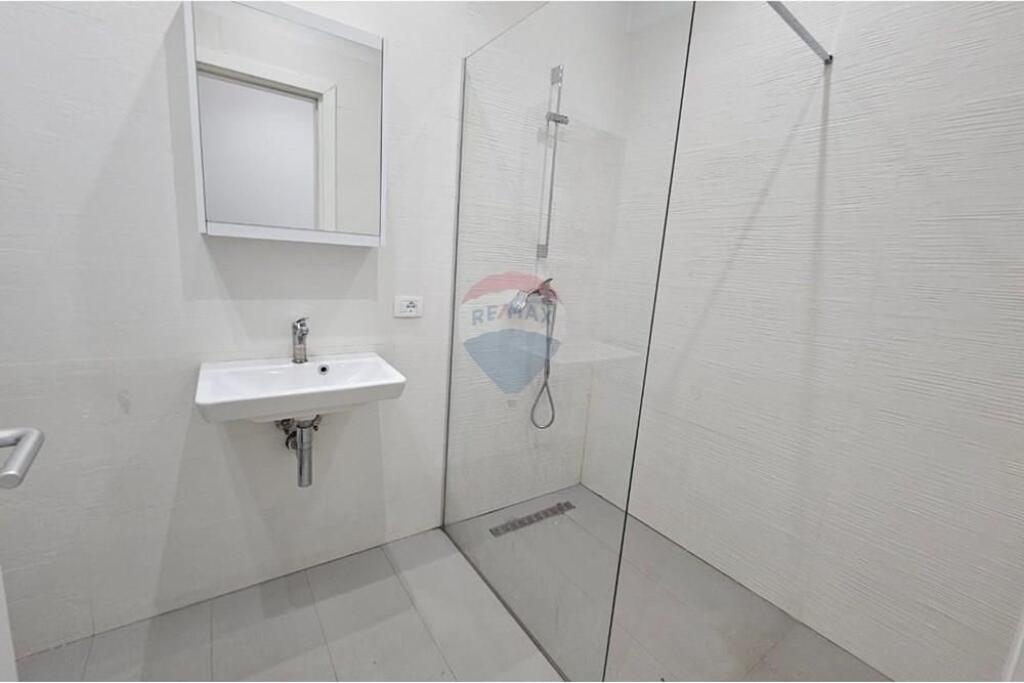 For rent 2+1+2 at Park Gate Elbasani Street