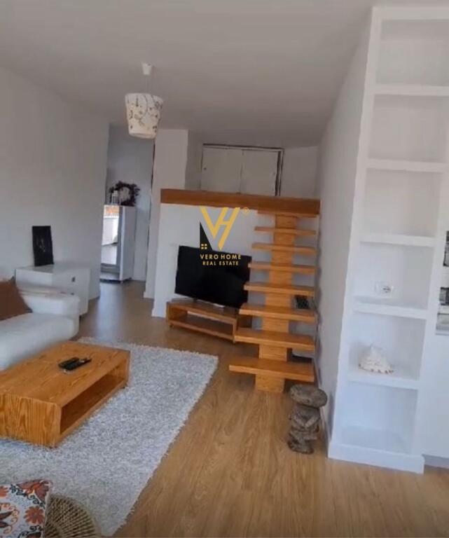 LOFT IN AFFITTO A MYSLYM SHYR 1.200 EURO