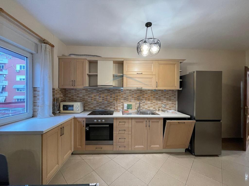 Affitto – Appartamento 2+1+2 + Posto Auto Lago Secco, Tirana