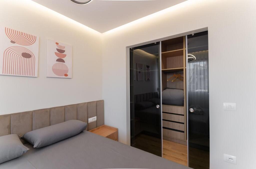 🏡 Affittasi appartamento 1+1 📍 Dietro l'Ambasciata Americana / vicino alla scuola “Osman Myderizi” 💶 60.000 lek al mese