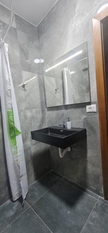 🏡 Appartamento 3+1 in affitto 📍 Vicino all'Università Zoja e keshillit te mire