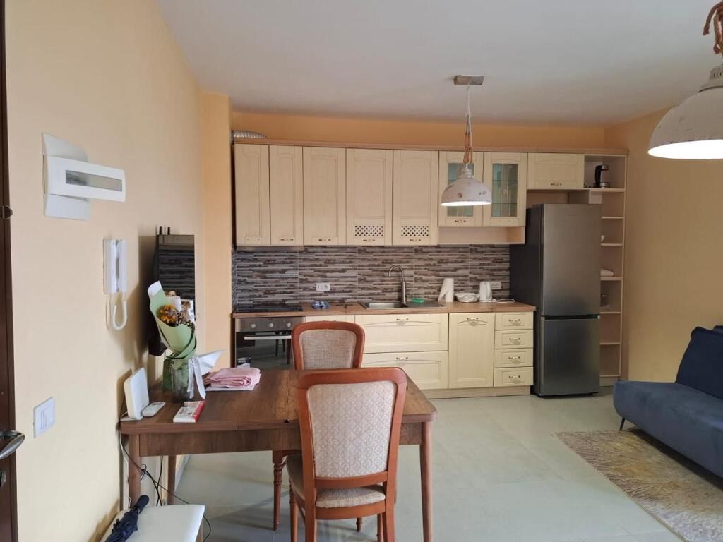 APARTAMENT ME QERA 2+1 RRUGA E DURRESIT 900 EURO