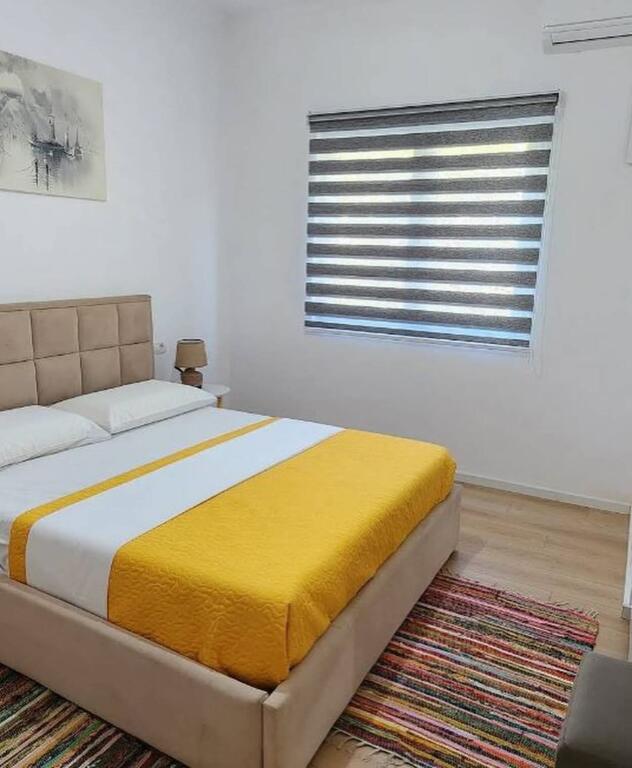2+1,i mobiluar,21 dhjetori,jepet dhe per airbnb,700 euro