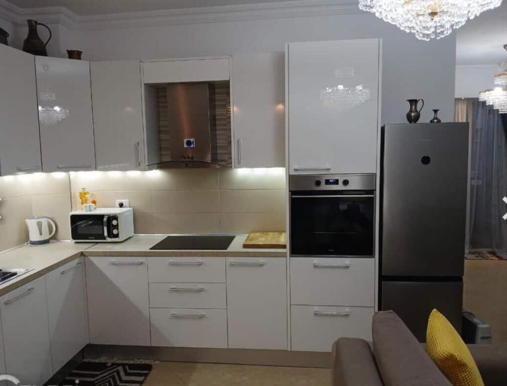 Apartament 2+1, Fresku!