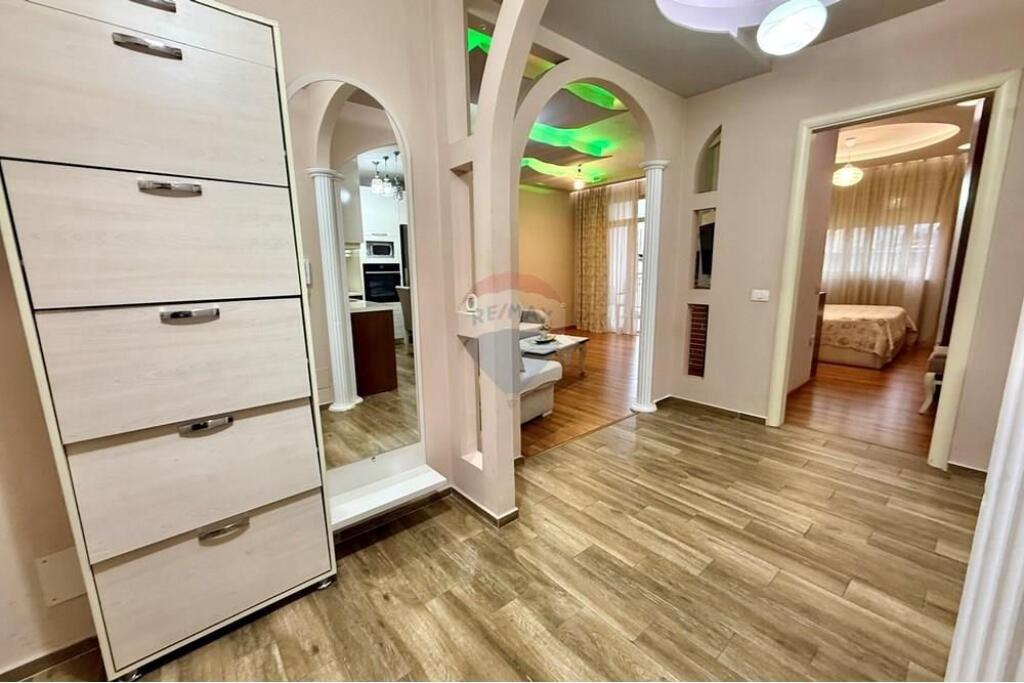 APARTAMENT 1+1 ME QIRA PRANE GJIMNAZIT PARTIZANI !