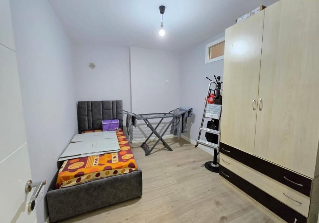 Jepet Shtepi  me qera,    ne Pallat i Ri 2+1        ID   13918