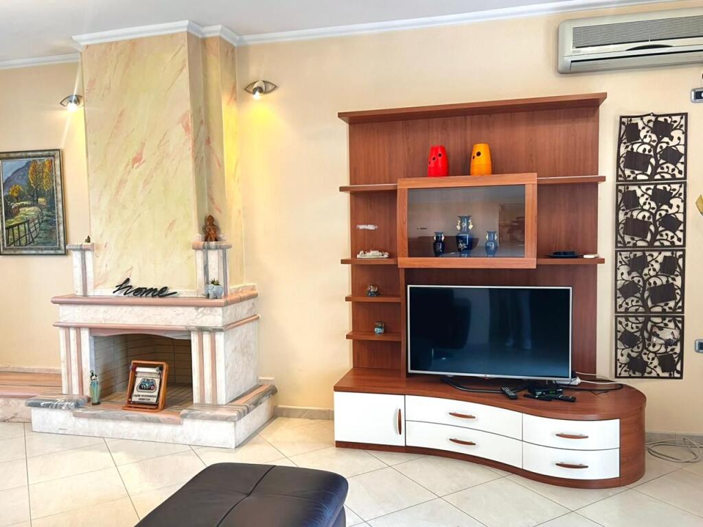 Penthouse 4+1+2wc &amp; 2 Balconies for Rent - Orthodox Church, Vlore