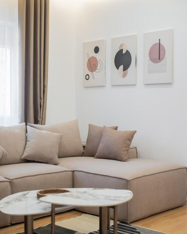 🏡 Affittasi appartamento 1+1 📍 Dietro l'Ambasciata Americana / vicino alla scuola “Osman Myderizi” 💶 60.000 lek al mese