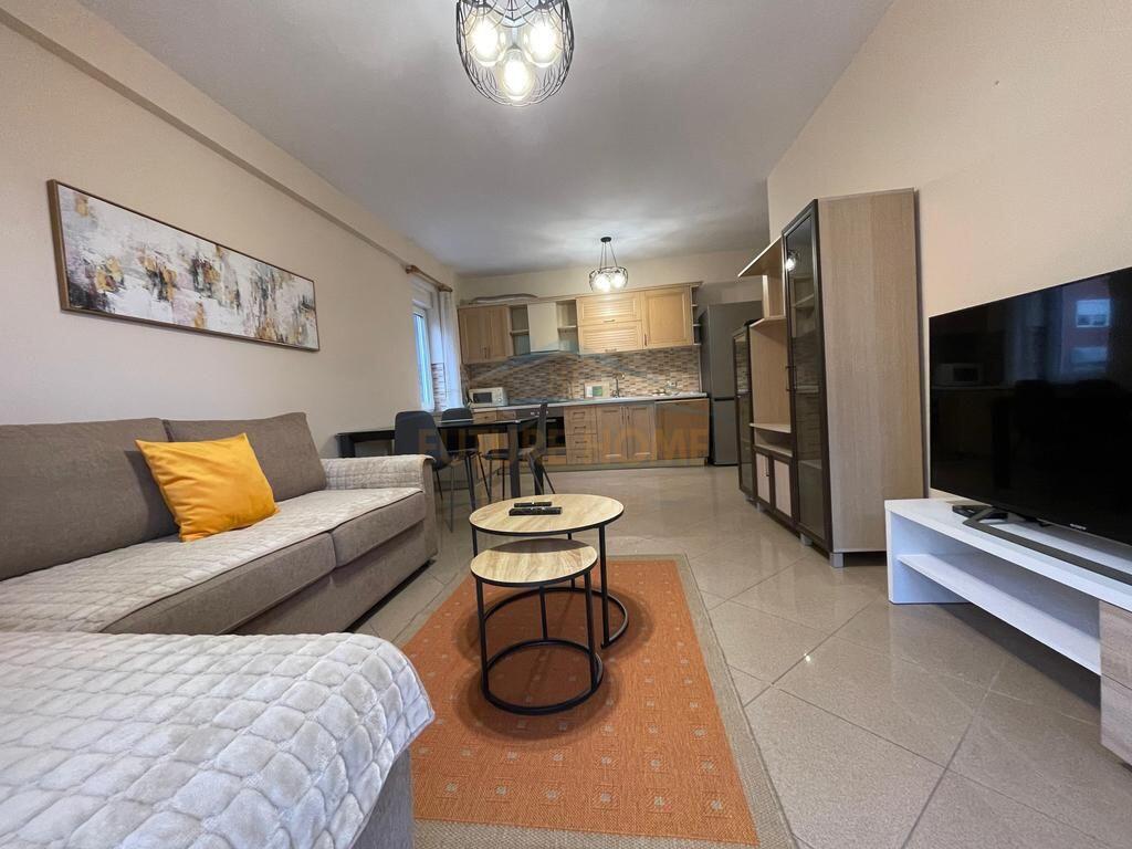 Affitto – Appartamento 2+1+2 + Posto Auto Lago Secco, Tirana