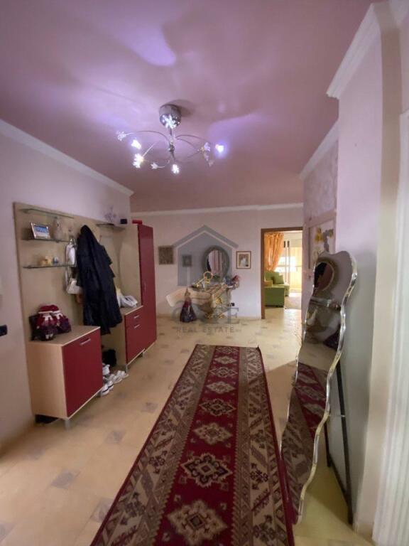 Shitet super apartament te Ish-Rajoni – Pallat i ri, me ashensor dhe administrim 24/7