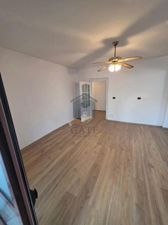 For sale, 2+1 apartment, at the former Police District, Durres!