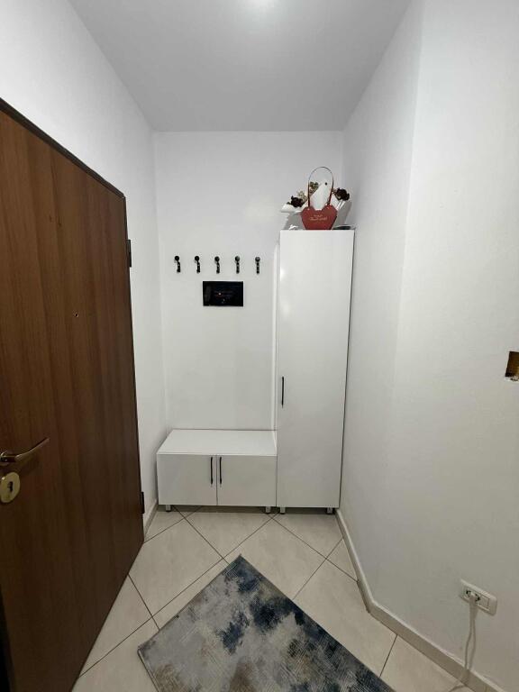 Apartment 2+1, Astir!