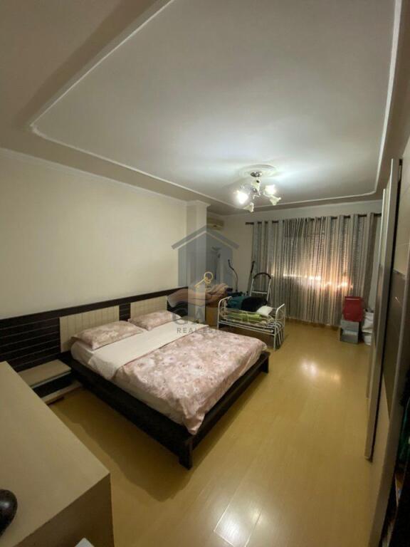 Shitet super apartament te Ish-Rajoni – Pallat i ri, me ashensor dhe administrim 24/7