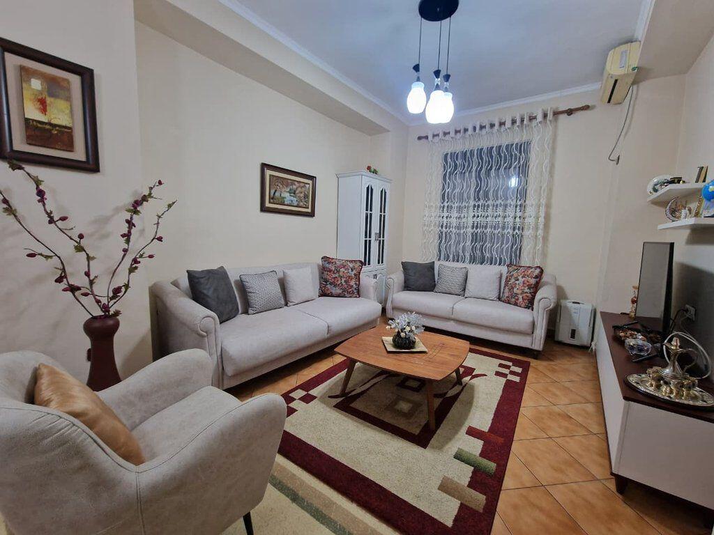 Jepet me qira apartament 2+1+2 te Shallvaret