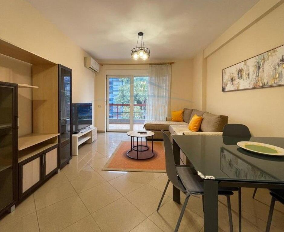 Qera, Apartament 2+1+2+Post parkimi, Liqeni i Thatë, Tiranë. 800 €