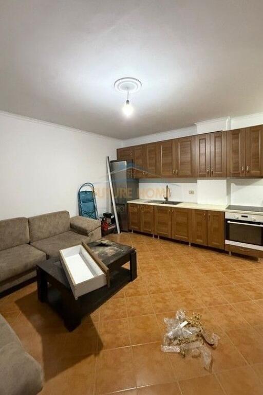 Apartament 1+1, për Qera,Kombinat