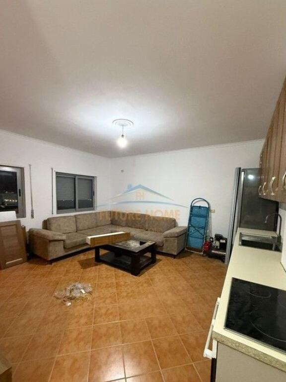 Apartament 1+1, për Qera,Kombinat