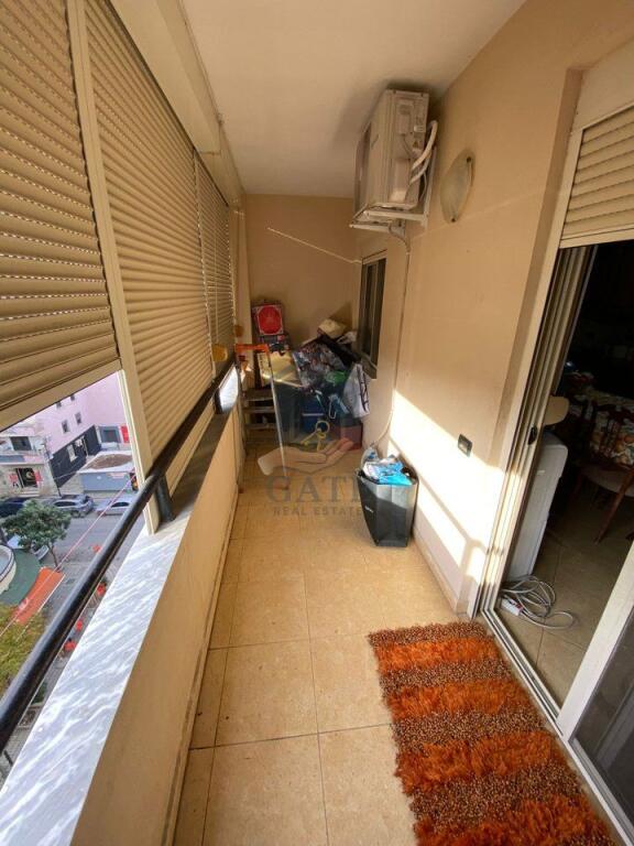 Shitet super apartament te Ish-Rajoni – Pallat i ri, me ashensor dhe administrim 24/7