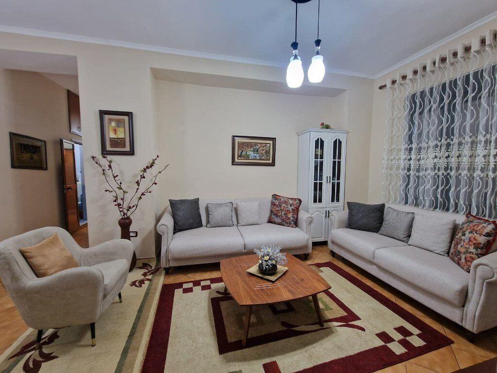 Jepet me qira apartament 2+1+2 te Shallvaret