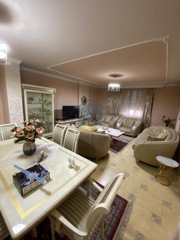 Shitet super apartament te Ish-Rajoni – Pallat i ri, me ashensor dhe administrim 24/7