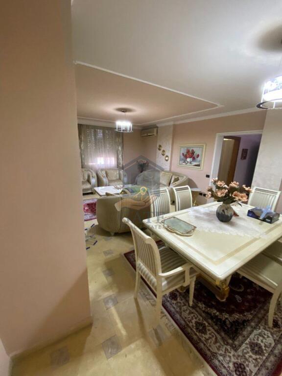 Shitet super apartament te Ish-Rajoni – Pallat i ri, me ashensor dhe administrim 24/7