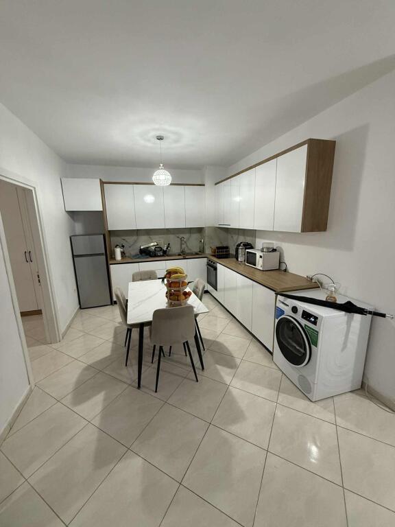 Apartment 2+1, Astir!