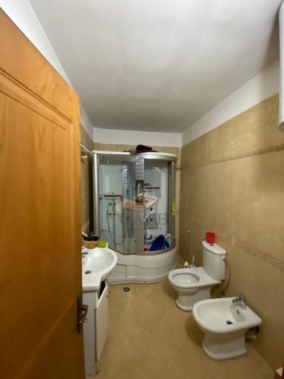 Shitet super apartament te Ish-Rajoni – Pallat i ri, me ashensor dhe administrim 24/7