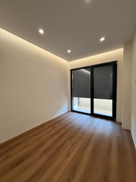 Apartament 2+1+2 + Post Parkimi – Liqeni i Thatë