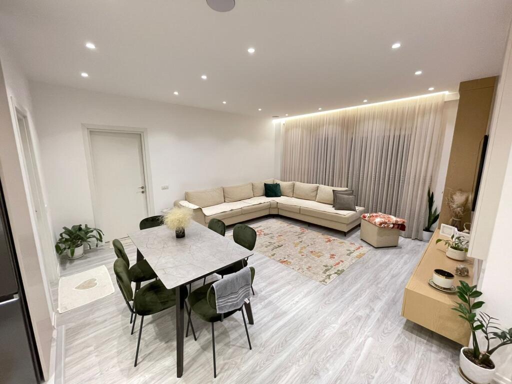 🏡✨ Super Apartament me Qera – 2+1+2  📍 Adresa: Rruga e Dibrës 💶 Çmimi: 850 € / muaj