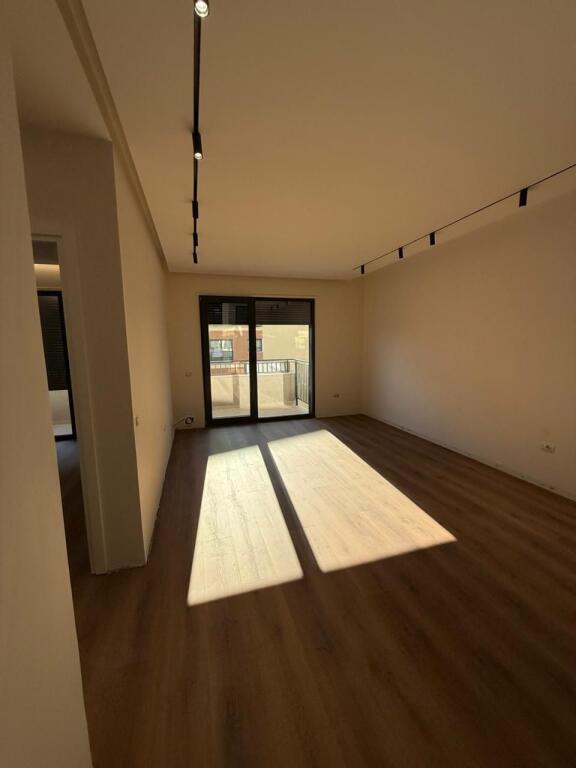 Apartament 2+1+2 + Post Parkimi – Liqeni i Thatë