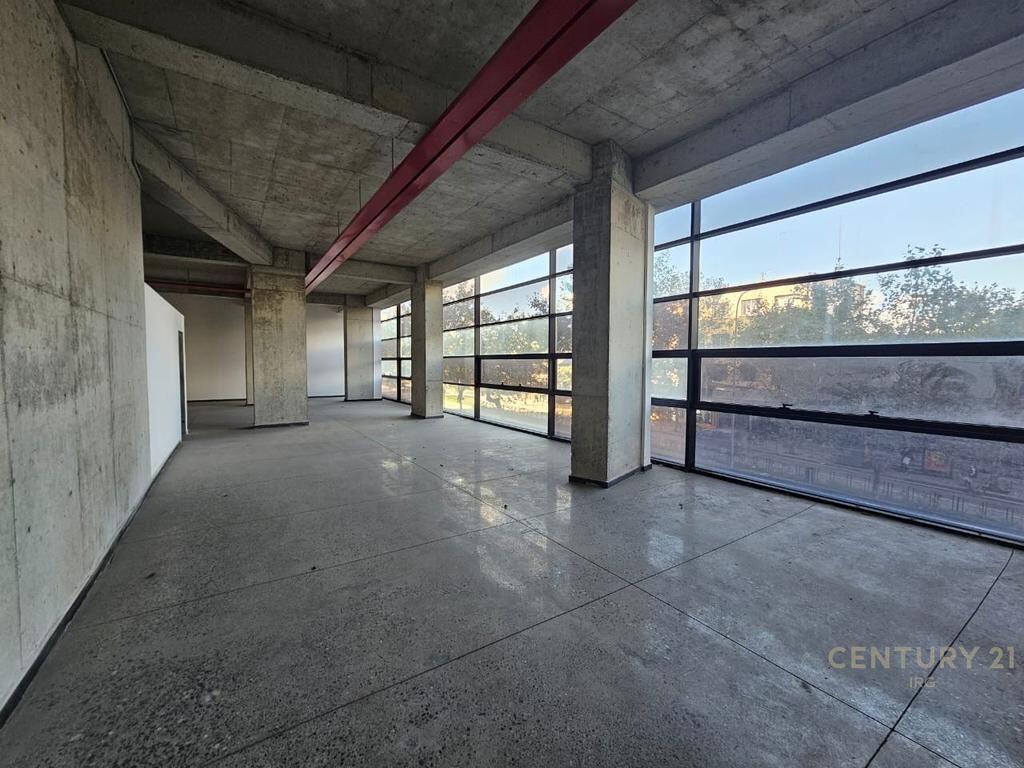QIRA | Godinë 10-Katëshe në Rrugën e Kavajës – 4,500 m² Ndërtim