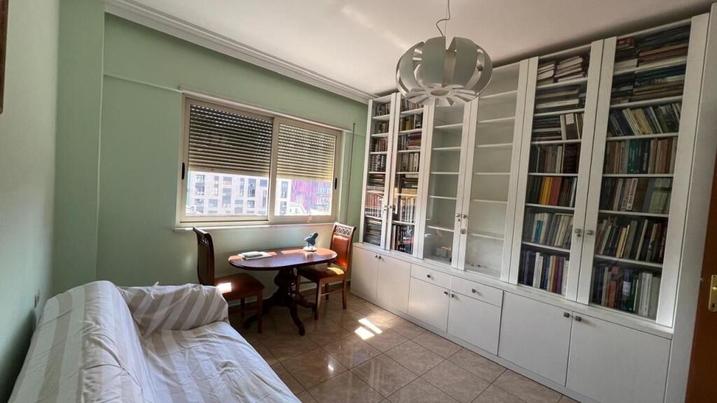 2+1 Apartment for rent near the Artistic High School!